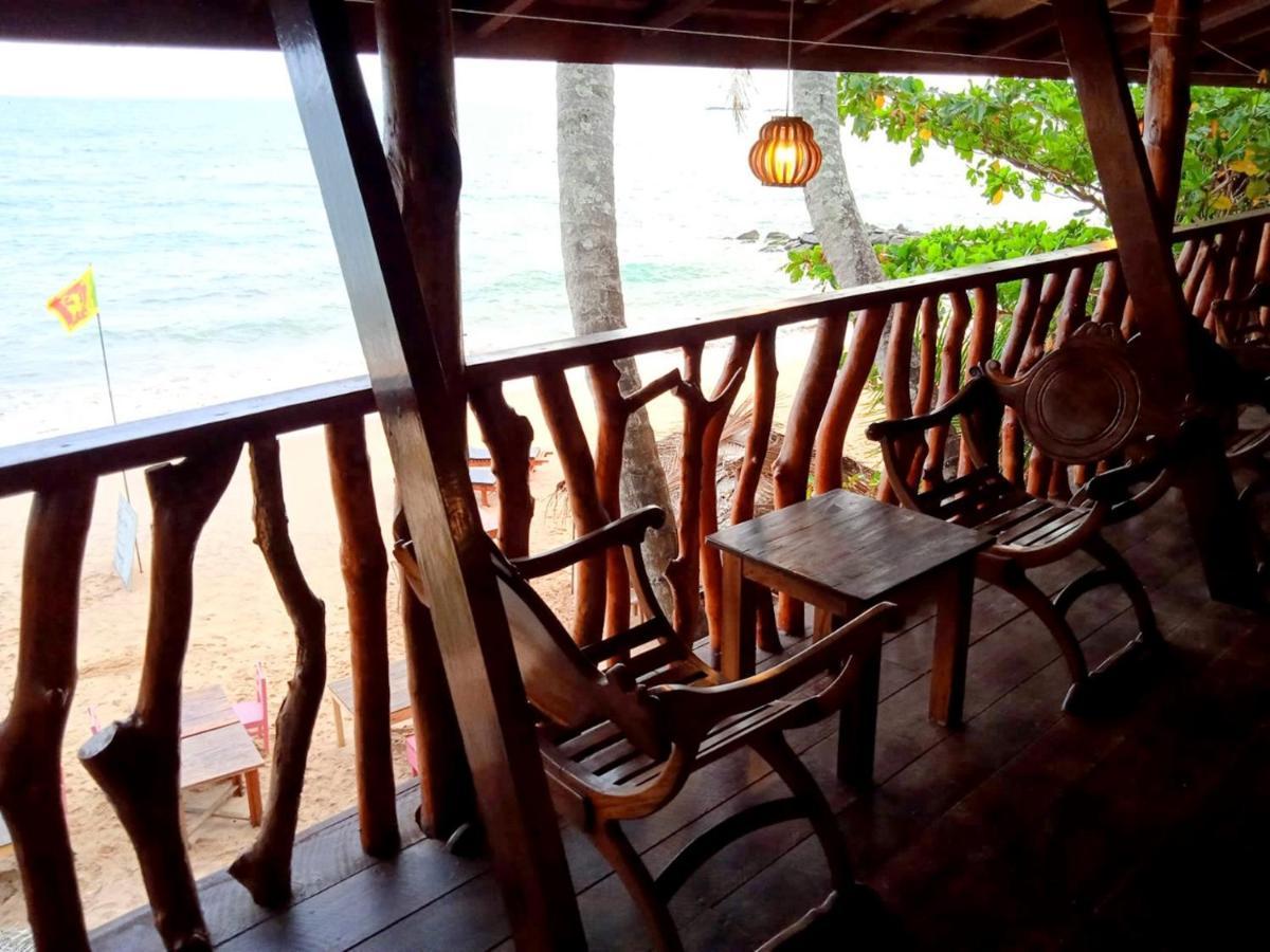 Lucky Sea Beach Hotel Tangalle Esterno foto